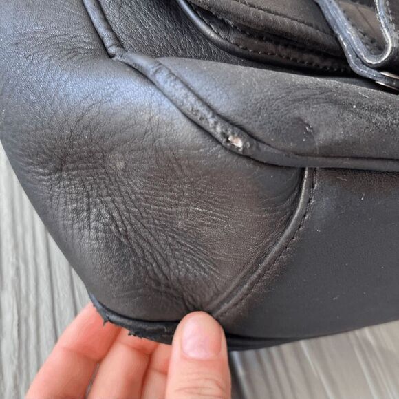 Eddie Bauer Full-Grain Leather Briefcase – Organizer Interior, Crossbody - Picture 4 of 12